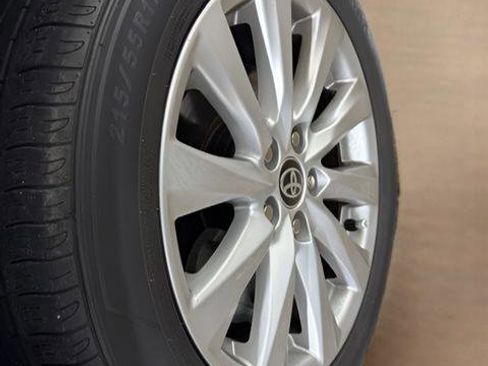 Used 2020 Toyota Camry LE FWD image 9