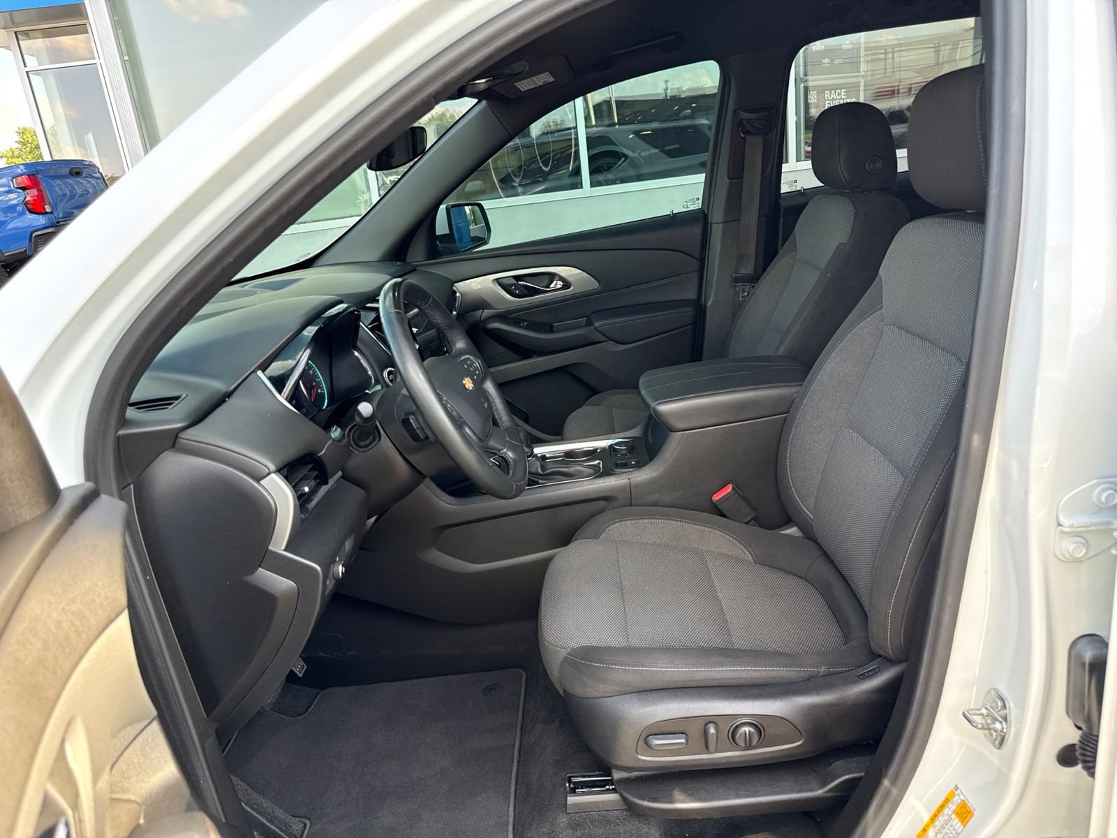 Used 2023 Chevrolet Traverse LT AWD/4WD image 21