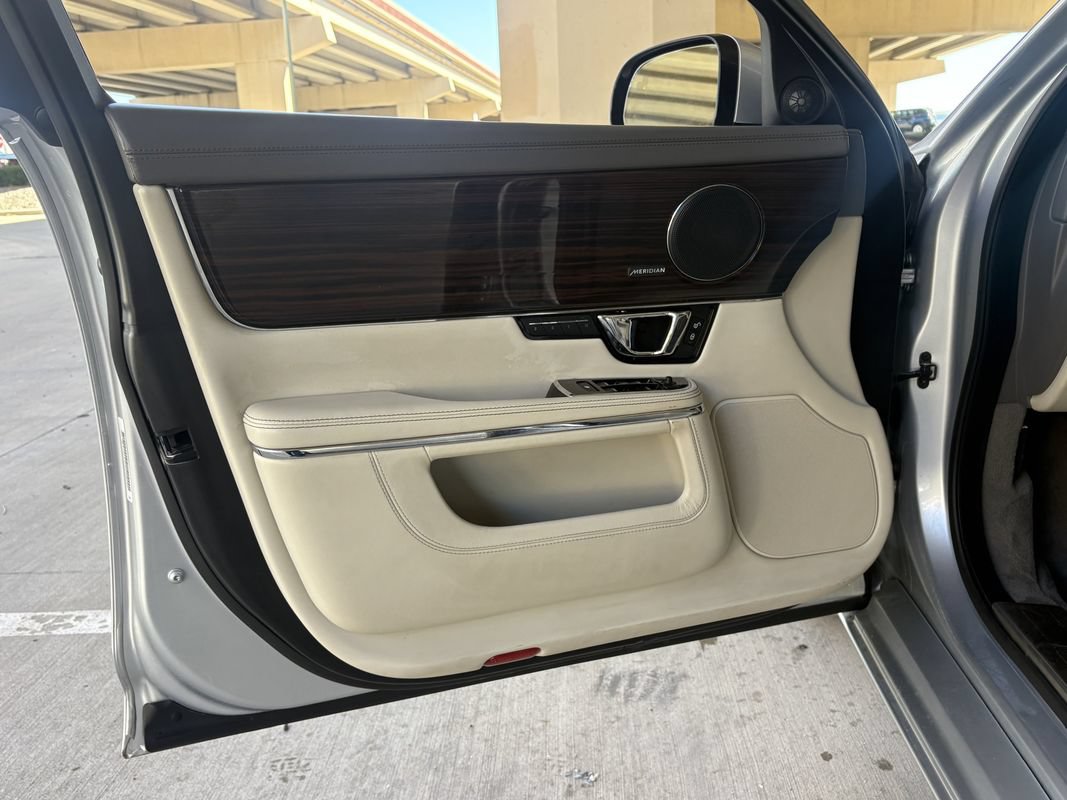 Used 2014 Jaguar XJ L Portfolio RWD image 17