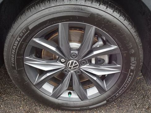 Used 2023 Volkswagen Tiguan SE image 44