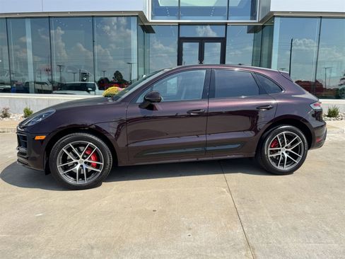 Certified 2024 Porsche Macan S image 2