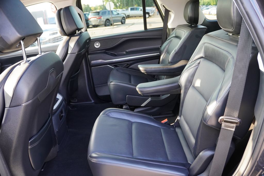 Used 2025 Lincoln Navigator Reserve AWD/4WD image 18
