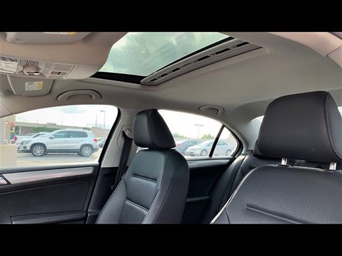 Used 2016 Volkswagen Jetta SE FWD image 10