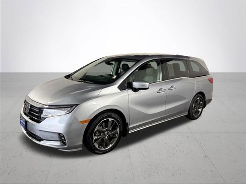 Used 2023 Honda Odyssey Elite image 2