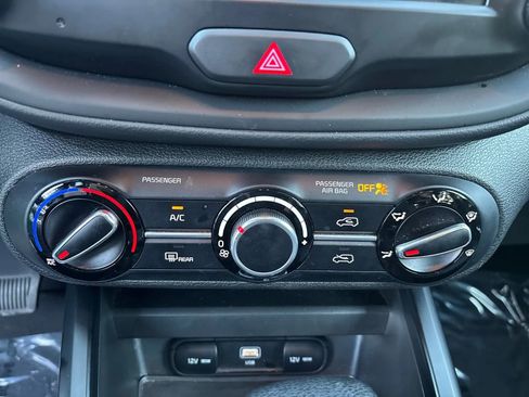 Used 2025 Kia Soul LX w/ LX Technology Package FWD image 19