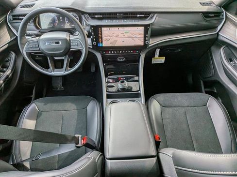 New 2026 Jeep Grand Cherokee Altitude image 17