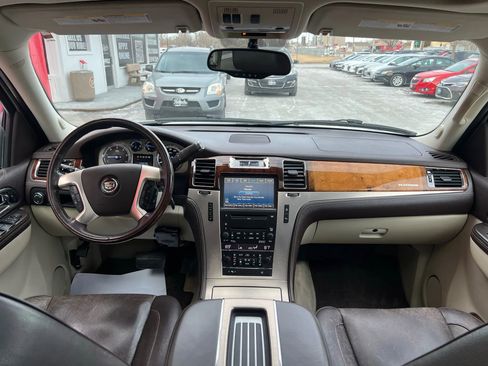 Used 2010 Cadillac Escalade Platinum image 17