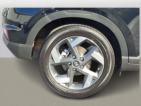 Certified 2024 Hyundai Venue SEL image 8