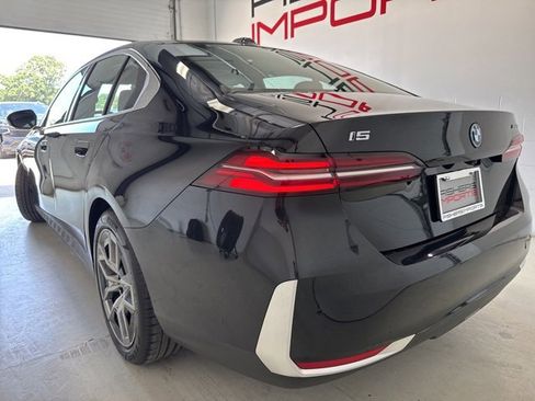 Used 2025 BMW i5 xDrive40 w/ Premium Package image 9