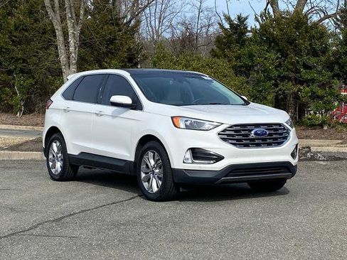 Certified 2022 Ford Edge Titanium image 2
