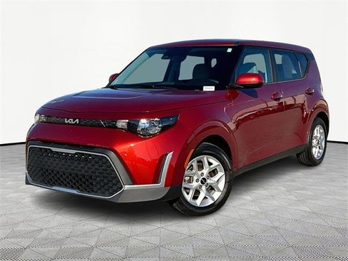 Used 2023 Kia Soul LX w/ LX Technology Package image 3