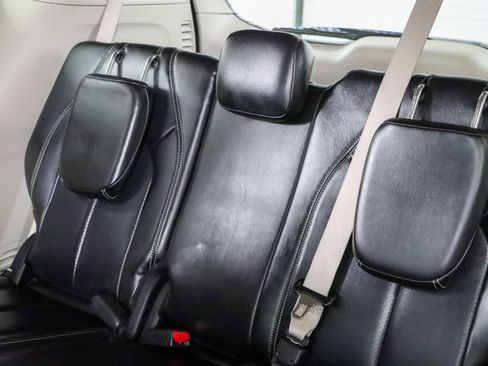 Used 2023 Chrysler Pacifica Touring-L FWD image 25