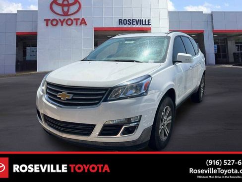 Used 2017 Chevrolet Traverse LT image 1