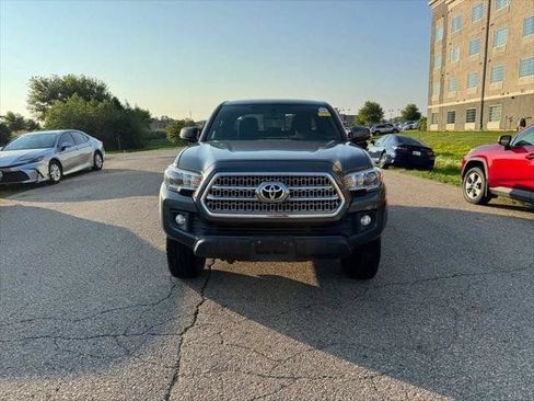Used 2017 Toyota Tacoma TRD Off-Road w/ Tow Package AWD/4WD image 42
