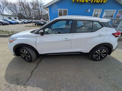 Used 2020 Nissan Kicks SR w/ SR Premium Package image 3