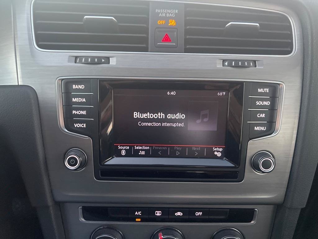 Used 2015 Volkswagen Golf S FWD image 20