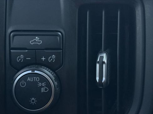 Used 2021 Chevrolet Silverado 1500 Custom image 3