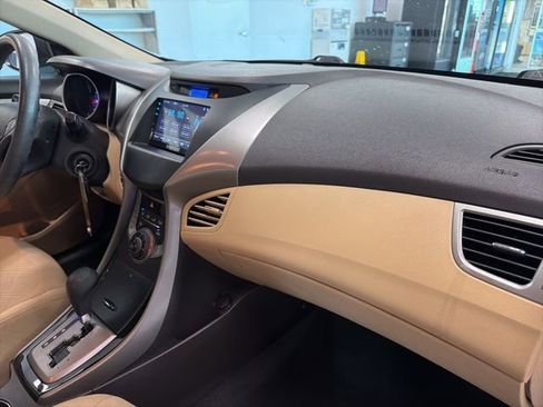 Used 2013 Hyundai Elantra GLS w/ Preferred Pkg image 29