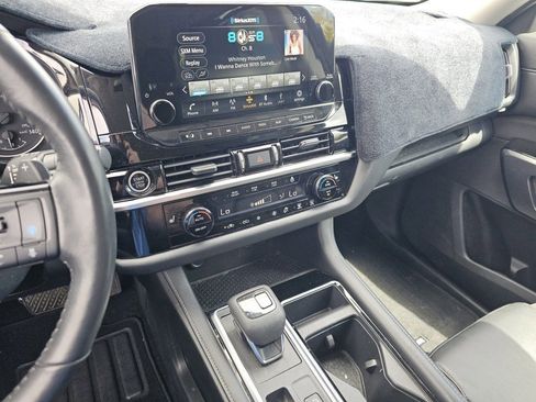 Used 2022 Nissan Pathfinder SL AWD/4WD image 31