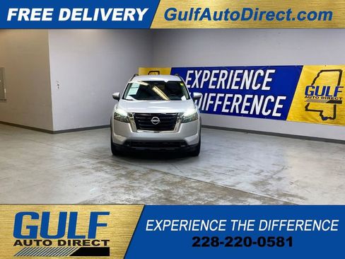 Used 2025 Nissan Pathfinder SV FWD image 3