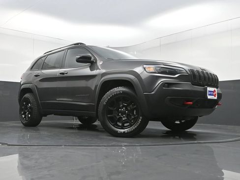 Used 2022 Jeep Cherokee Trailhawk w/ Premium Leather Package AWD/4WD image 24