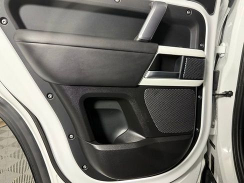 Used 2021 Land Rover Defender 110 X-Dynamic HSE image 23