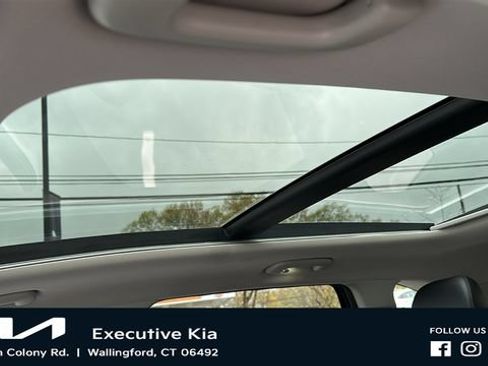 Certified 2024 Kia Sorento S w/ Panoramic Sunroof Package AWD/4WD image 11