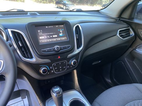 Used 2018 Chevrolet Equinox LT FWD image 23
