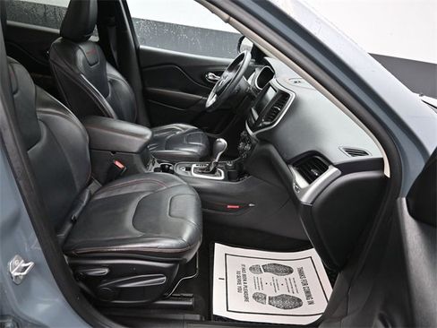 Used 2015 Jeep Cherokee Trailhawk w/ Comfort/Convenience Group image 9