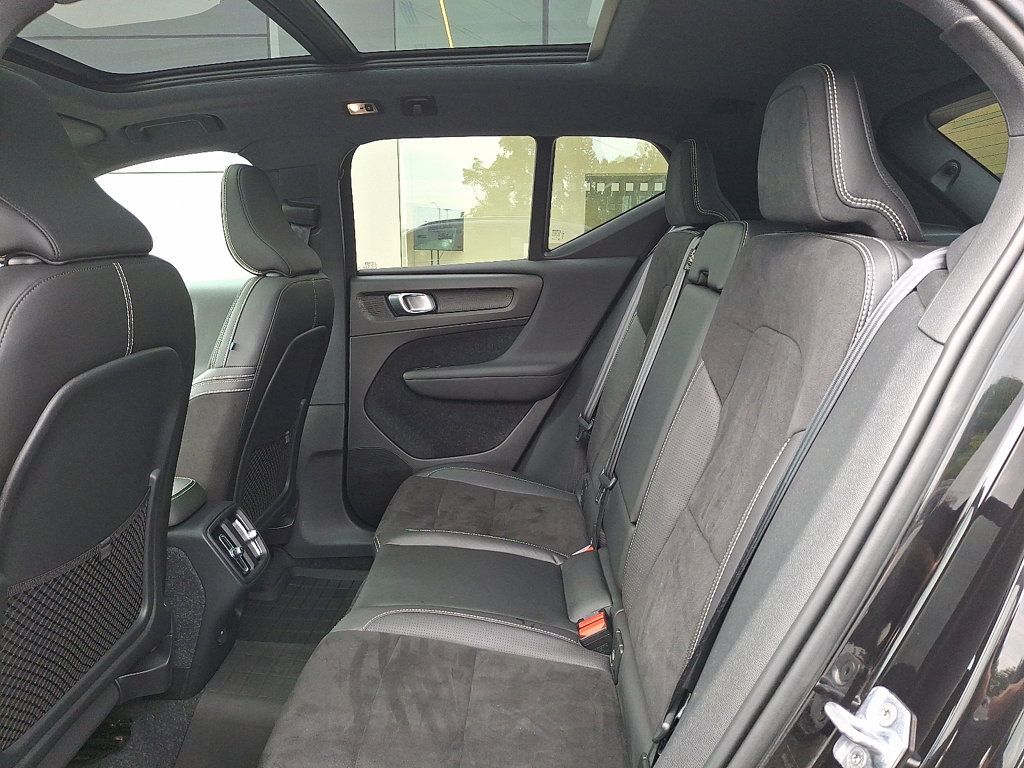Used 2020 Volvo XC40 T5 R-Design w/ Protection Package Premier AWD/4WD image 10