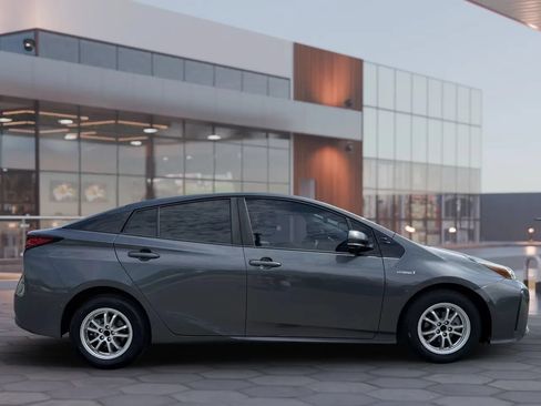 Used 2019 Toyota Prius LE w/ Carpet Mat Package FWD image 9