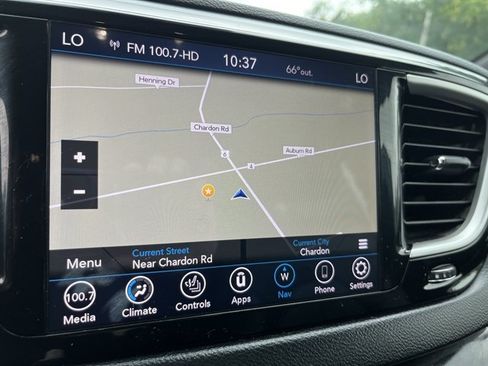 Used 2020 Chrysler Pacifica Touring-L w/ Advanced Safetytec Group FWD image 25