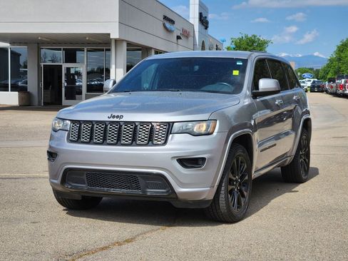 Used 2018 Jeep Grand Cherokee Altitude AWD/4WD image 4
