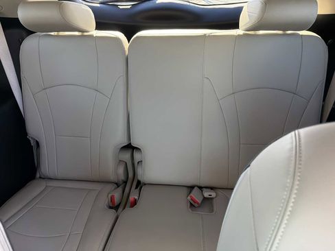 Used 2018 Buick Enclave Essence image 26