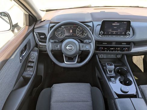Used 2023 Nissan Rogue SV AWD/4WD image 16