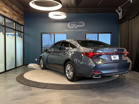 Used 2020 Toyota Avalon XLE w/ Moonroof Package image 5