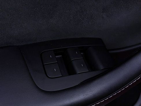 Used 2024 Tesla Model Y 2WD image 18