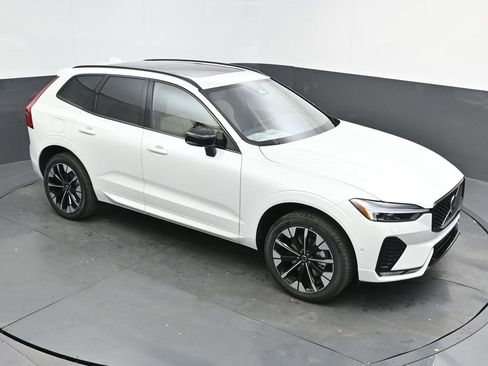 New 2026 Volvo XC60 B5 Plus w/ Protection Package Premier image 30