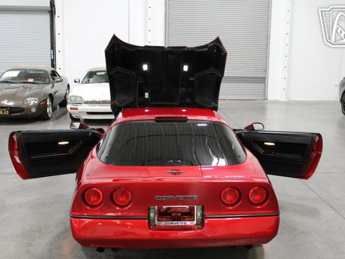 Used 1989 Chevrolet Corvette Coupe RWD image 33