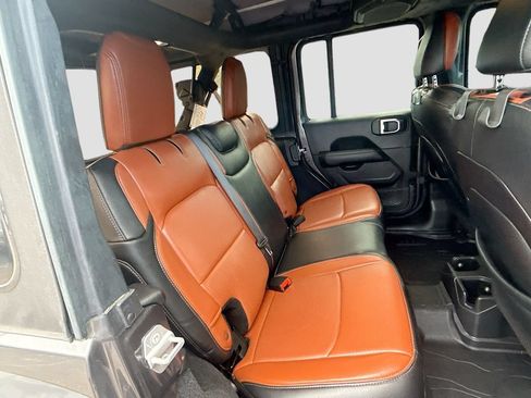 Used 2022 Jeep Wrangler Unlimited Sahara w/ Cold Weather Group AWD/4WD image 31