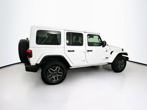 Used 2025 Jeep Wrangler Unlimited Sahara AWD/4WD image 10