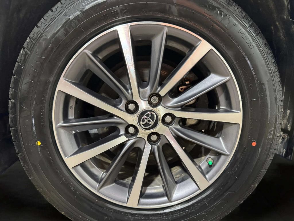 Used 2019 Toyota Highlander XLE AWD/4WD image 34