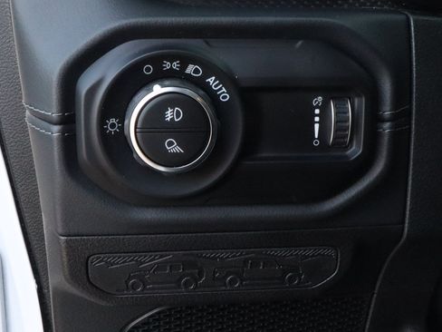 Used 2026 Jeep Gladiator Mojave AWD/4WD image 19