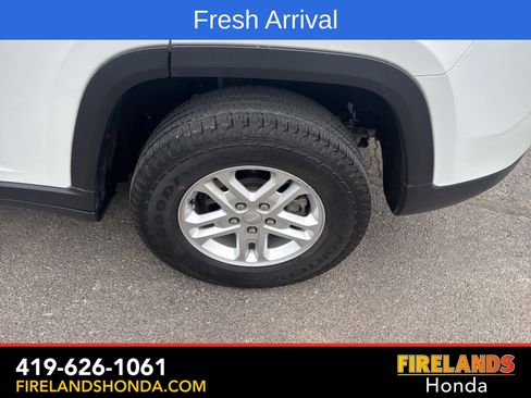 Used 2023 Jeep Grand Cherokee Laredo image 11