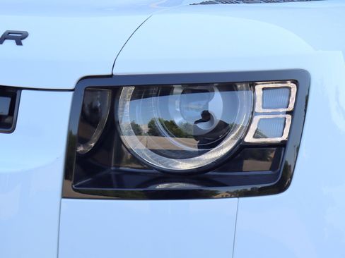 Used 2022 Land Rover Defender 90 X-Dynamic HSE AWD/4WD image 40