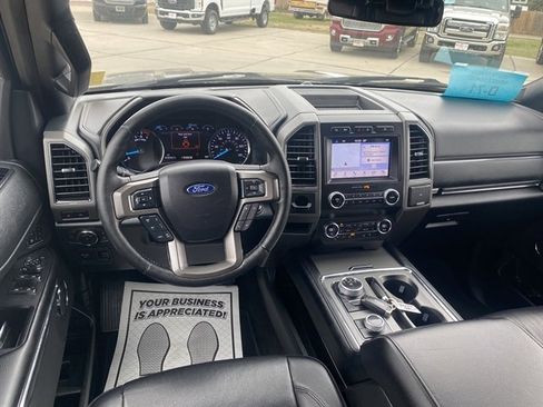 Used 2019 Ford Expedition XLT w/ Equipment Group 202A AWD/4WD image 18