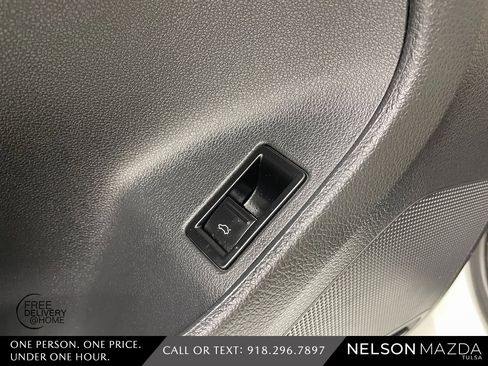 Used 2017 Volkswagen Jetta SEL image 23