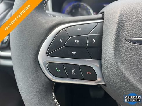 Used 2025 Chrysler Pacifica Select w/ Uconnect Theater Family Group FWD image 30
