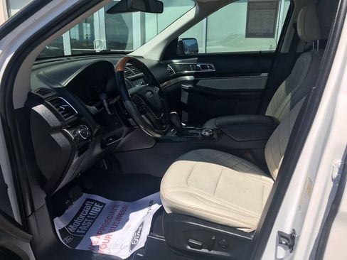 Used 2019 Ford Explorer Platinum image 5