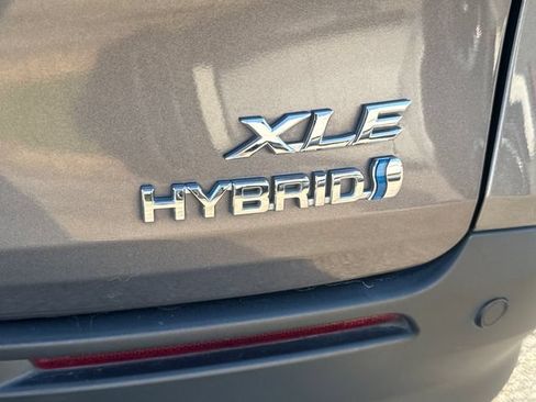 Used 2022 Toyota Sienna XLE FWD image 6